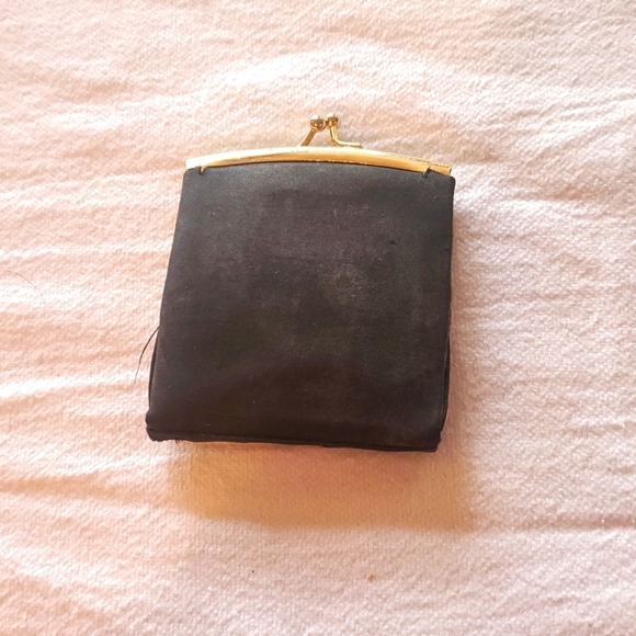 Vintage Petit Point Floral Embroidered Black 3" x 4" Coin Purse - Picture 2 of 5